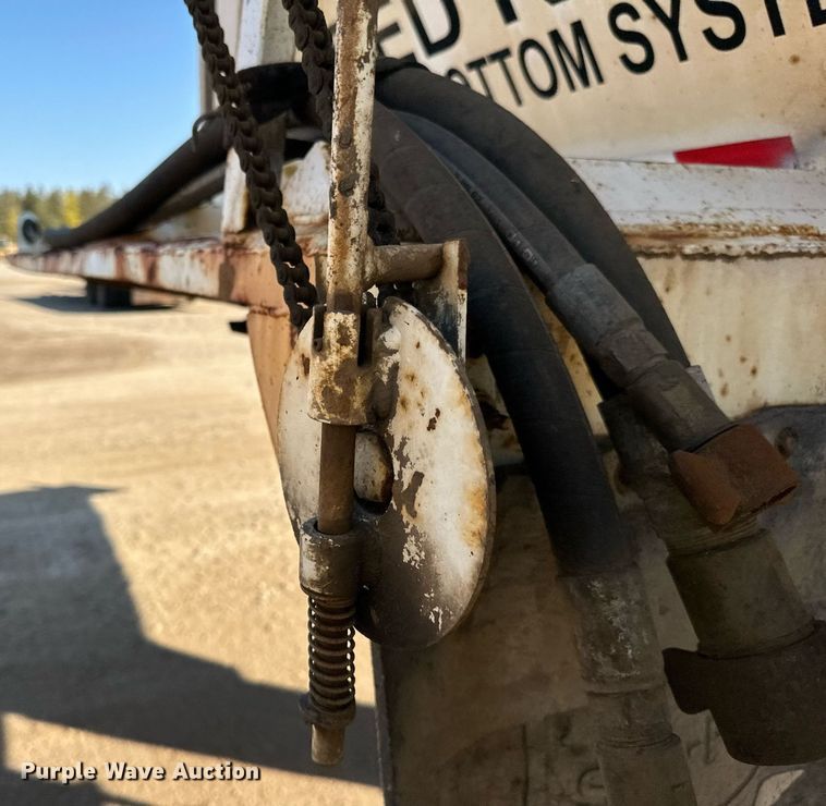 image for item DN0808 1997 Red River MFG LB334 live bottom trailer