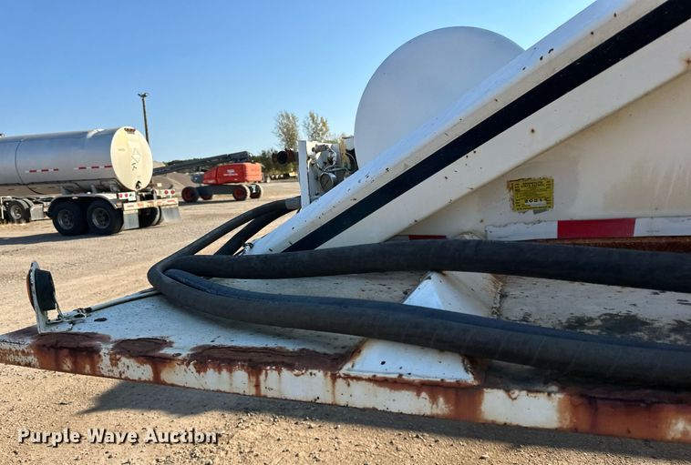 image for item DN0808 1997 Red River MFG LB334 live bottom trailer