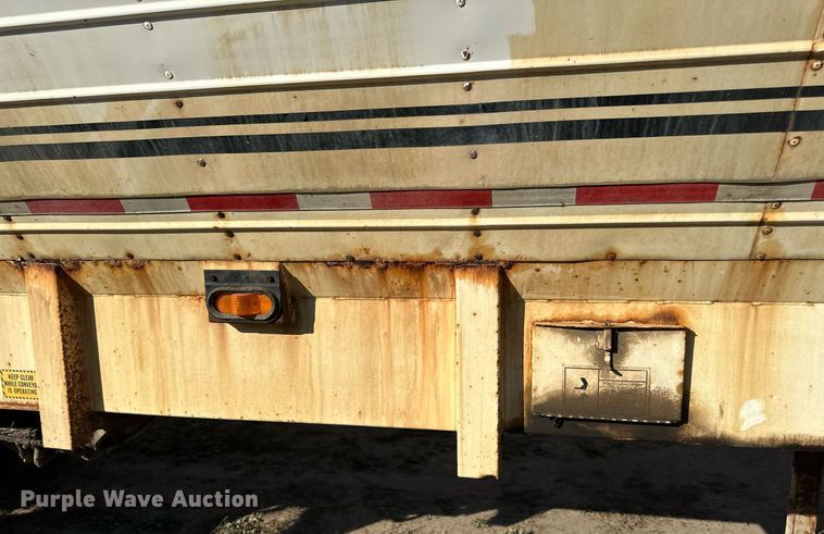 image for item DN0808 1997 Red River MFG LB334 live bottom trailer