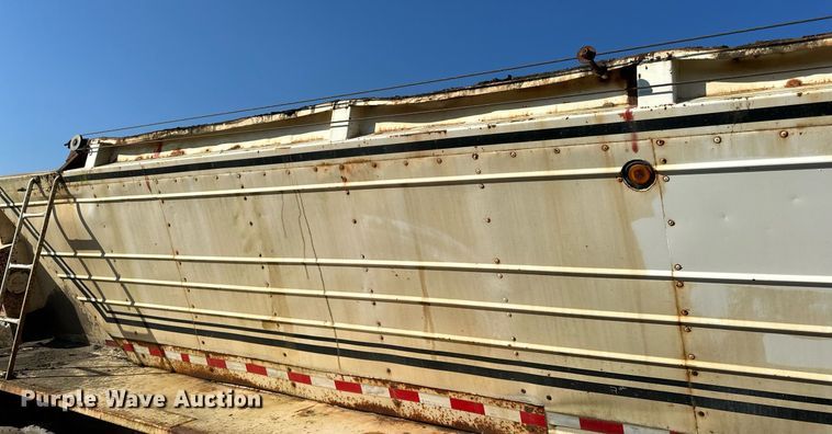 image for item DN0808 1997 Red River MFG LB334 live bottom trailer