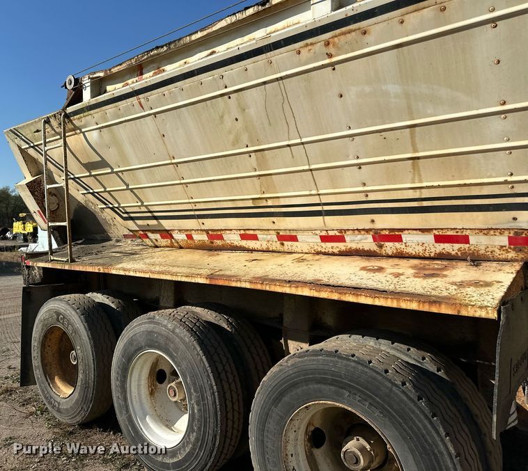 image for item DN0808 1997 Red River MFG LB334 live bottom trailer