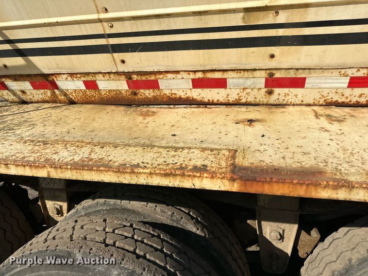 image for item DN0808 1997 Red River MFG LB334 live bottom trailer