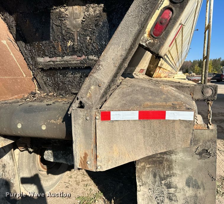 image for item DN0808 1997 Red River MFG LB334 live bottom trailer