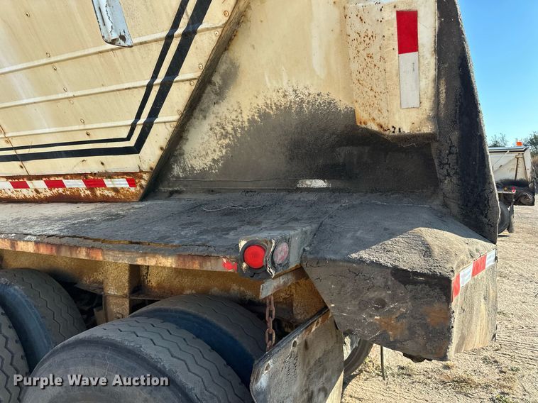 image for item DN0808 1997 Red River MFG LB334 live bottom trailer