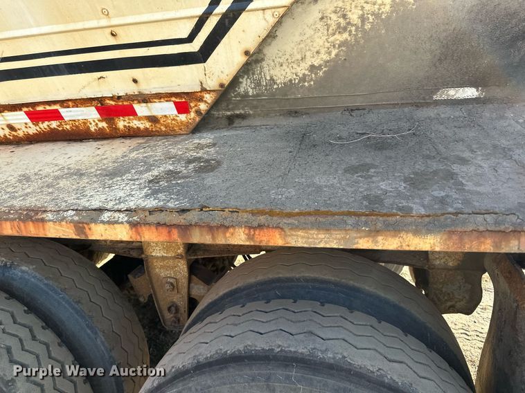 image for item DN0808 1997 Red River MFG LB334 live bottom trailer