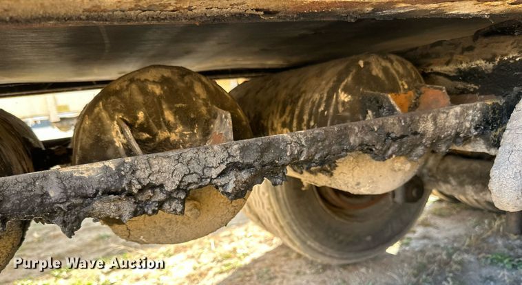 image for item DN0808 1997 Red River MFG LB334 live bottom trailer