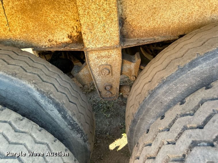 image for item DN0808 1997 Red River MFG LB334 live bottom trailer