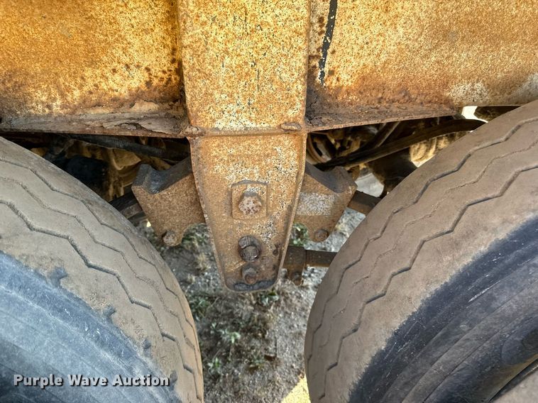 image for item DN0808 1997 Red River MFG LB334 live bottom trailer