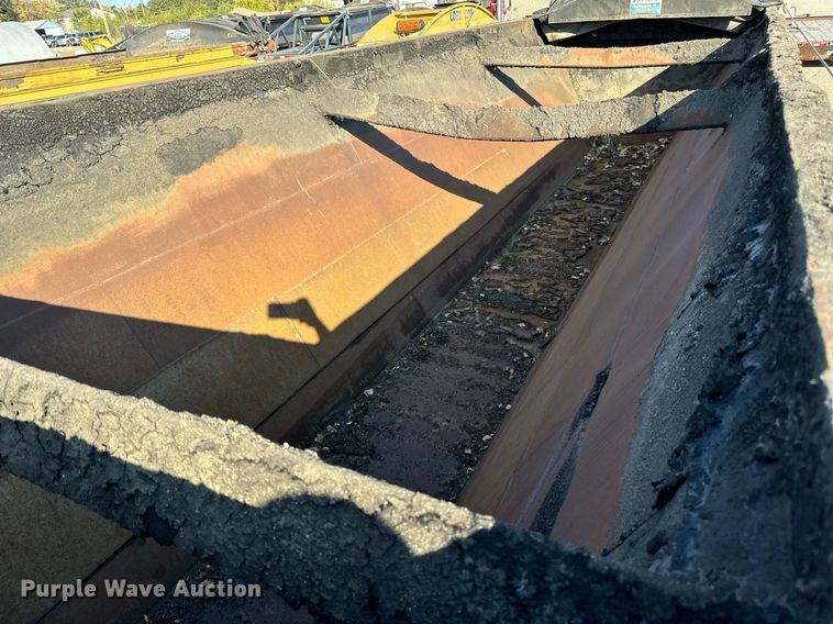 image for item DN0808 1997 Red River MFG LB334 live bottom trailer