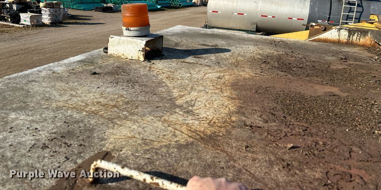 image for item DN0808 1997 Red River MFG LB334 live bottom trailer