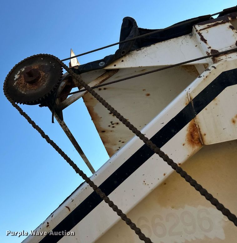 image for item DN0808 1997 Red River MFG LB334 live bottom trailer