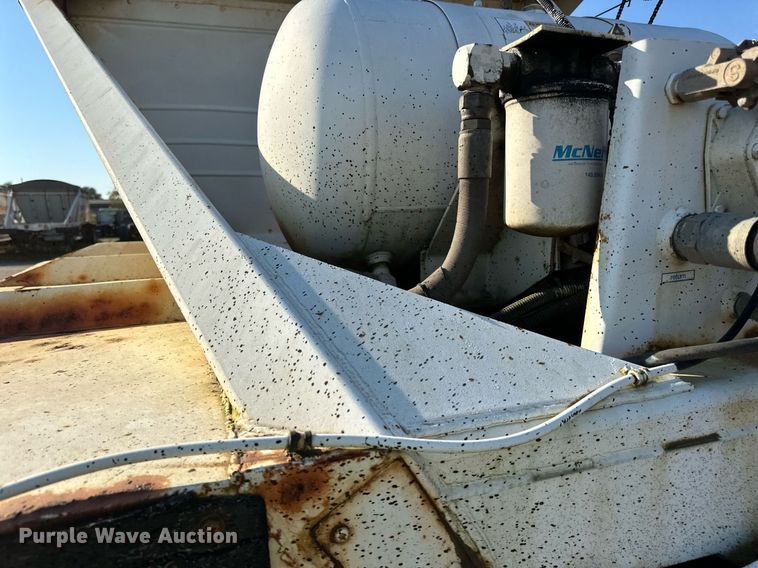 image for item DN0808 1997 Red River MFG LB334 live bottom trailer