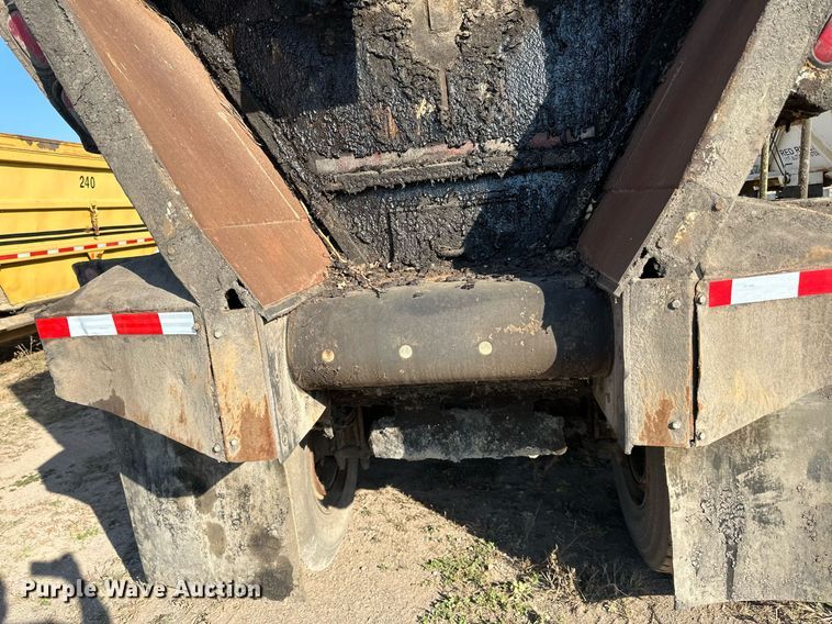 image for item DN0808 1997 Red River MFG LB334 live bottom trailer