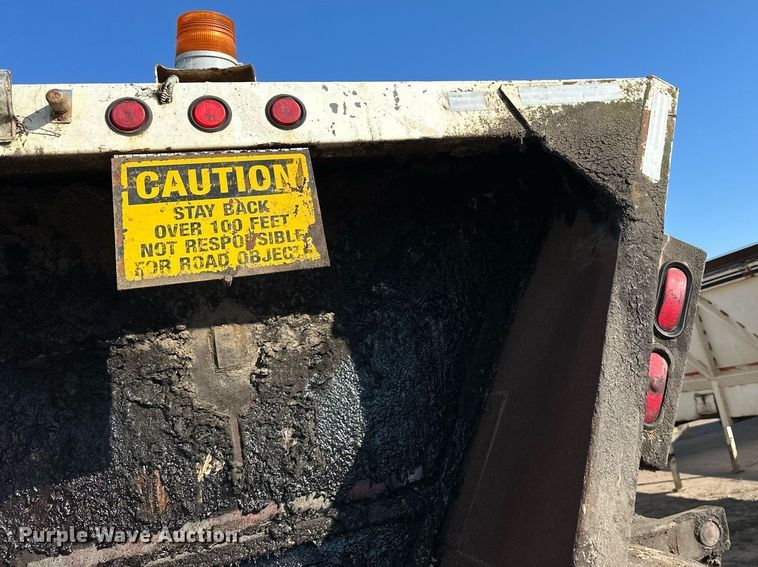 image for item DN0808 1997 Red River MFG LB334 live bottom trailer