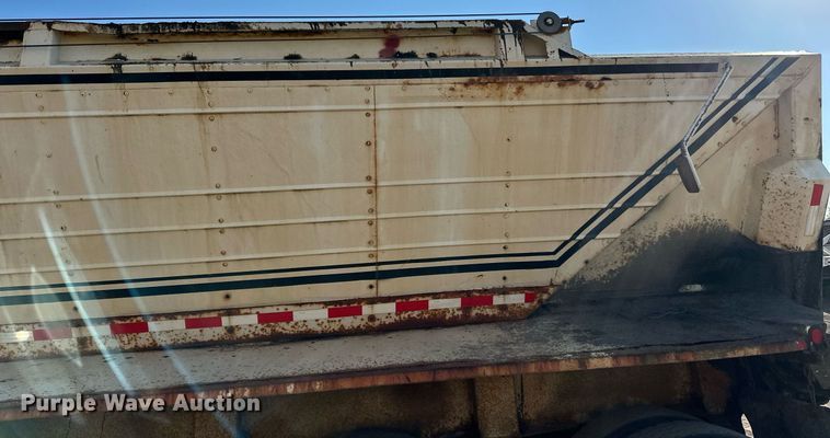 image for item DN0808 1997 Red River MFG LB334 live bottom trailer