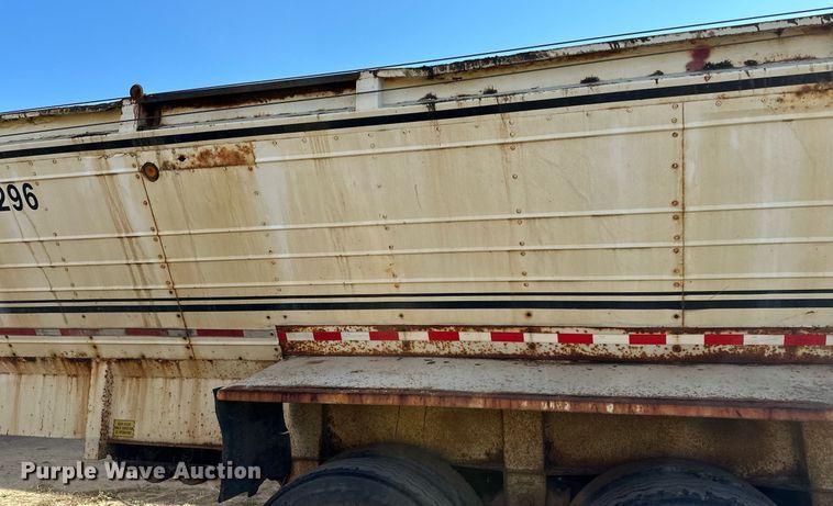 image for item DN0808 1997 Red River MFG LB334 live bottom trailer