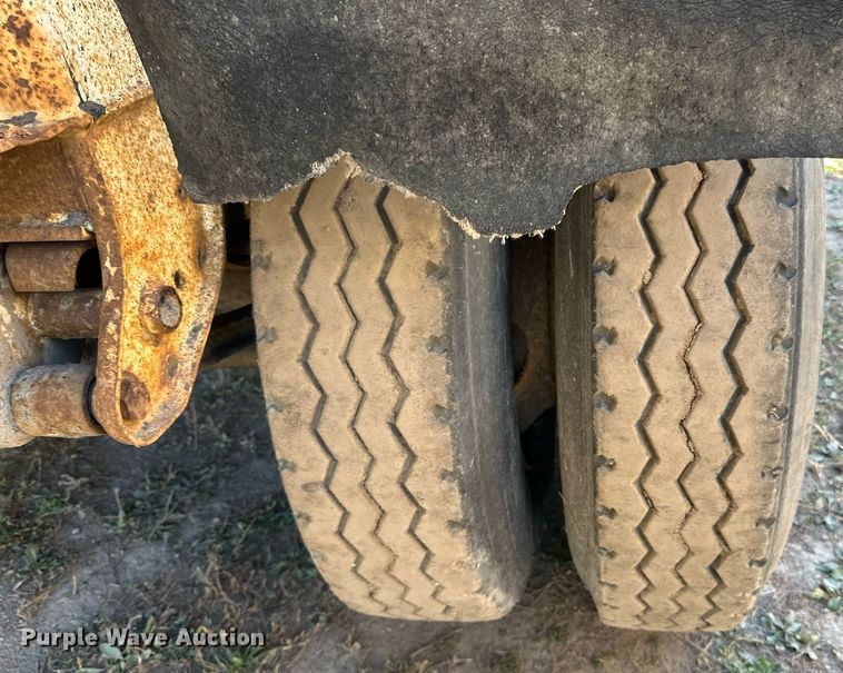 image for item DN0808 1997 Red River MFG LB334 live bottom trailer