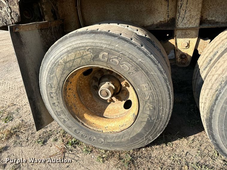 image for item DN0808 1997 Red River MFG LB334 live bottom trailer