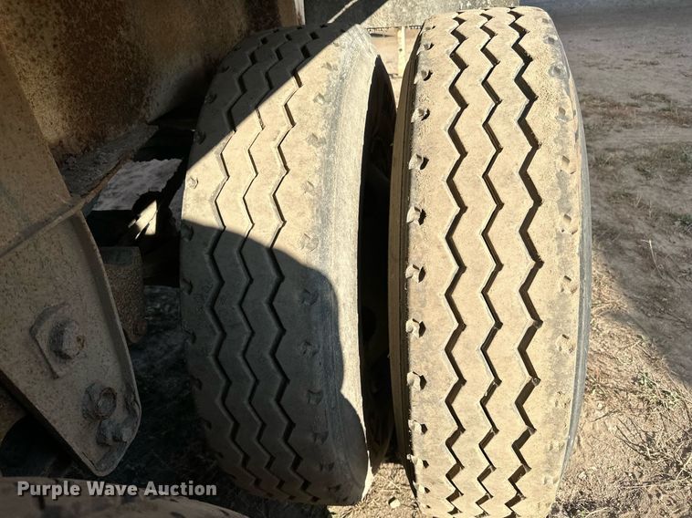 image for item DN0808 1997 Red River MFG LB334 live bottom trailer