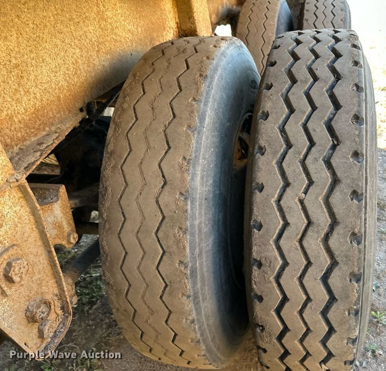 image for item DN0808 1997 Red River MFG LB334 live bottom trailer