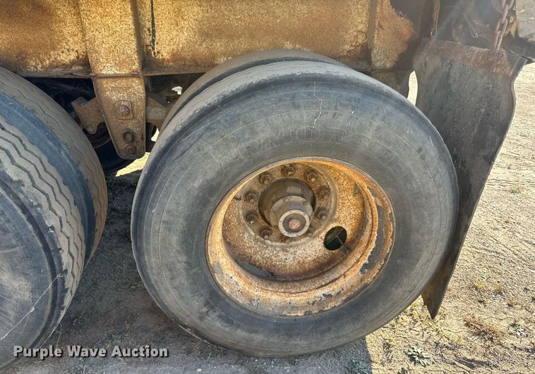 image for item DN0808 1997 Red River MFG LB334 live bottom trailer