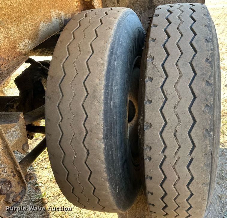 image for item DN0808 1997 Red River MFG LB334 live bottom trailer