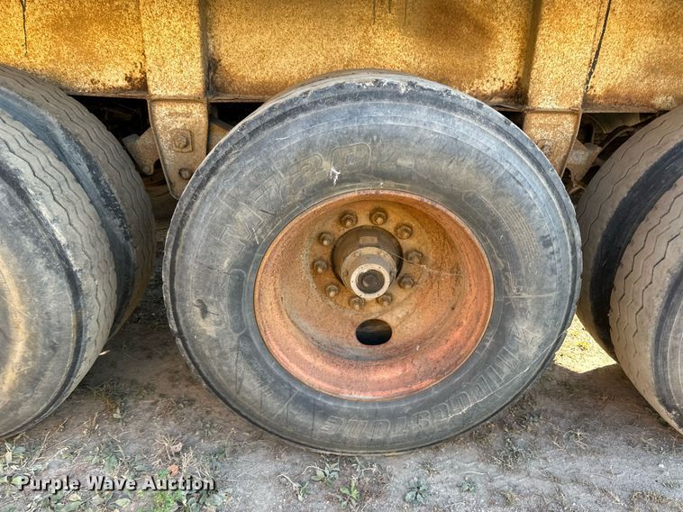 image for item DN0808 1997 Red River MFG LB334 live bottom trailer