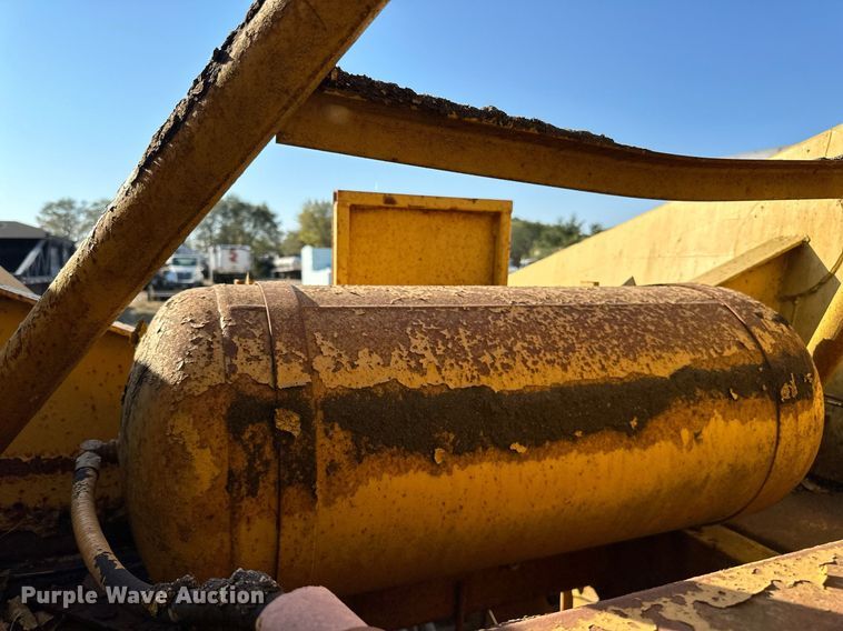 image for item DN0809 1984 Load King  bottom dump trailer