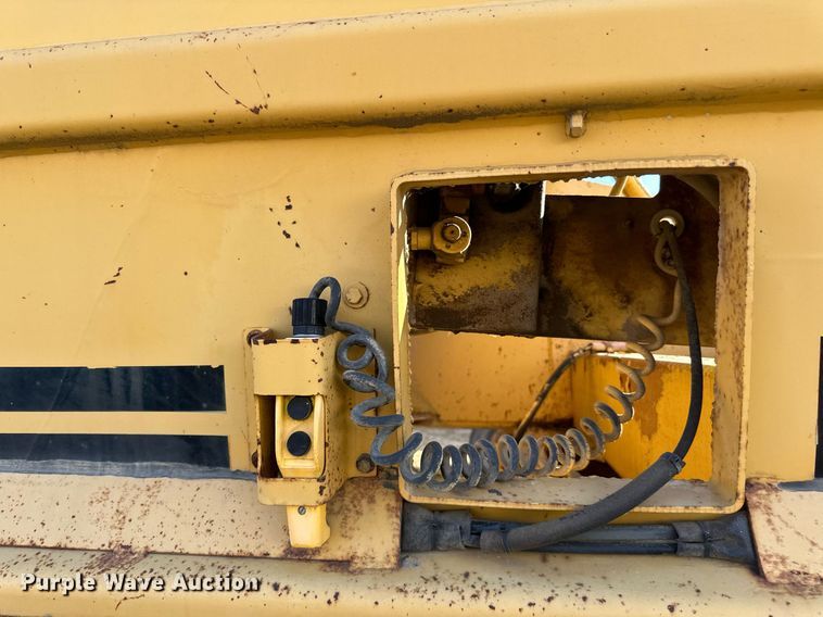 image for item DN0809 1984 Load King  bottom dump trailer