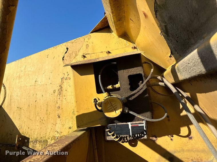 image for item DN0809 1984 Load King  bottom dump trailer