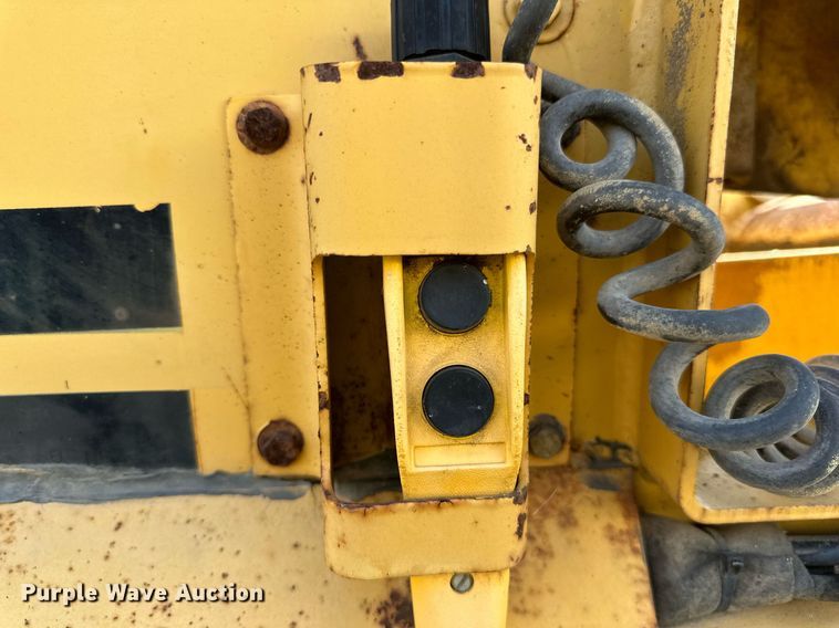 image for item DN0809 1984 Load King  bottom dump trailer