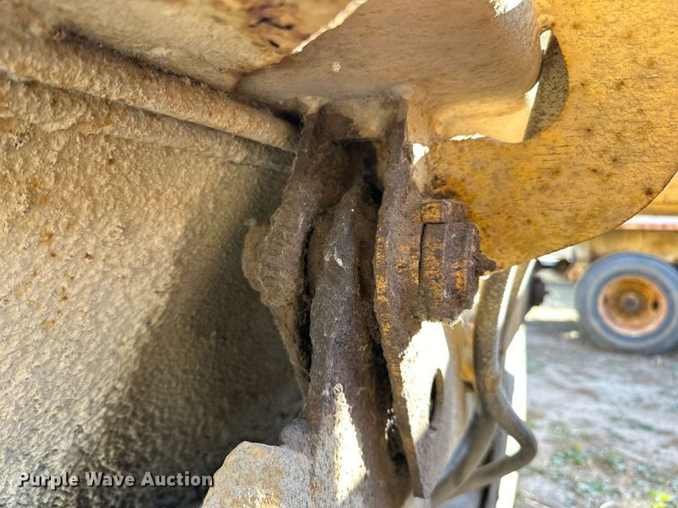 image for item DN0809 1984 Load King  bottom dump trailer