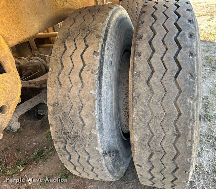 image for item DN0809 1984 Load King  bottom dump trailer