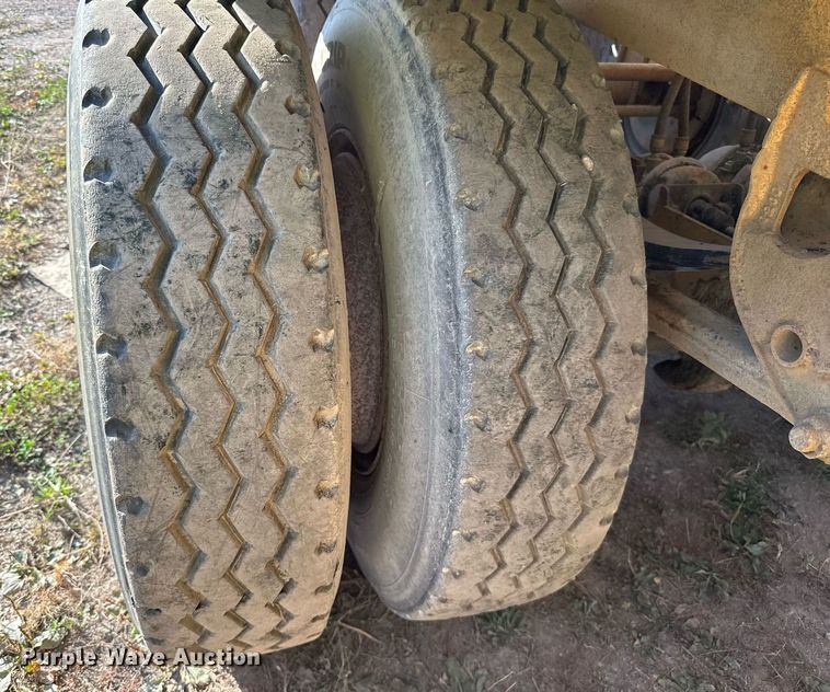 image for item DN0809 1984 Load King  bottom dump trailer