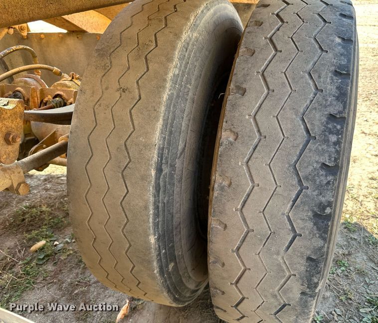 image for item DN0809 1984 Load King  bottom dump trailer