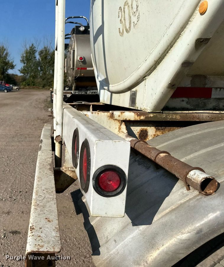 image for item DN0810 1979 Progress Industries  AT-E tank trailer