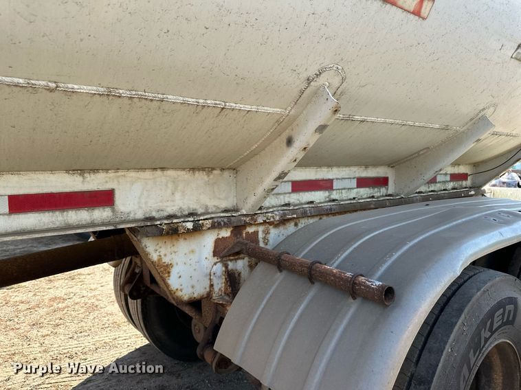 image for item DN0810 1979 Progress Industries  AT-E tank trailer