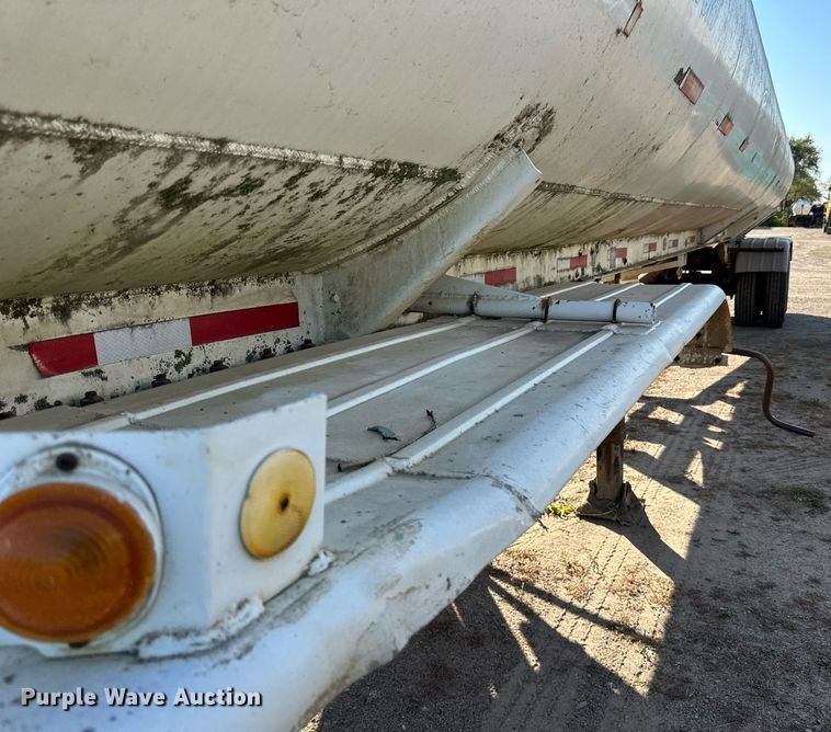 image for item DN0810 1979 Progress Industries  AT-E tank trailer