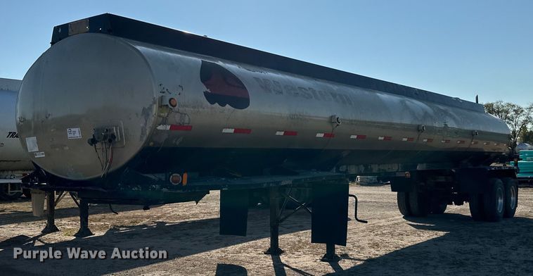 image for item DN0811 2000 Heil tank trailer