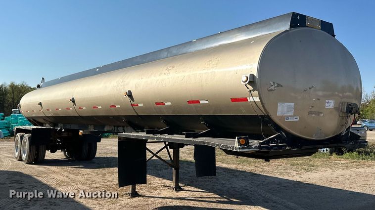 image for item DN0811 2000 Heil tank trailer