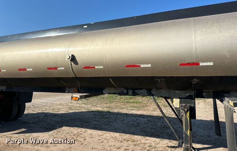 image for item DN0811 2000 Heil tank trailer