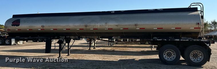 image for item DN0811 2000 Heil tank trailer