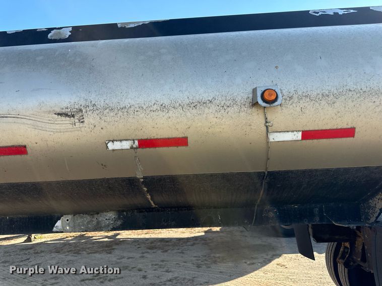 image for item DN0811 2000 Heil tank trailer