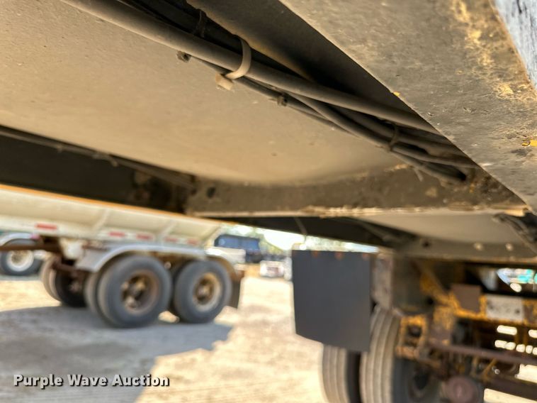 image for item DN0811 2000 Heil tank trailer