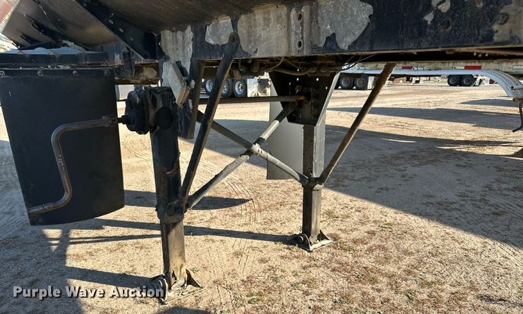 image for item DN0811 2000 Heil tank trailer