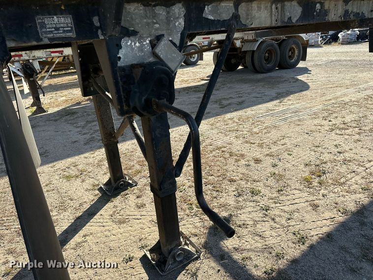 image for item DN0811 2000 Heil tank trailer