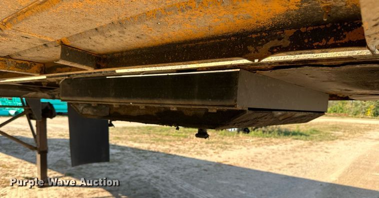 image for item DN0811 2000 Heil tank trailer