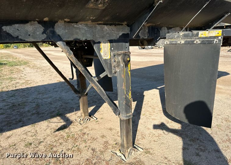 image for item DN0811 2000 Heil tank trailer