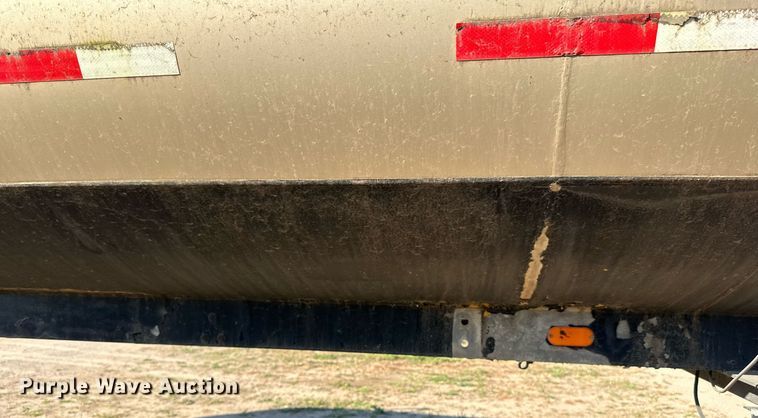 image for item DN0811 2000 Heil tank trailer