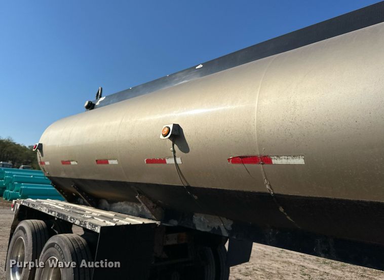 image for item DN0811 2000 Heil tank trailer